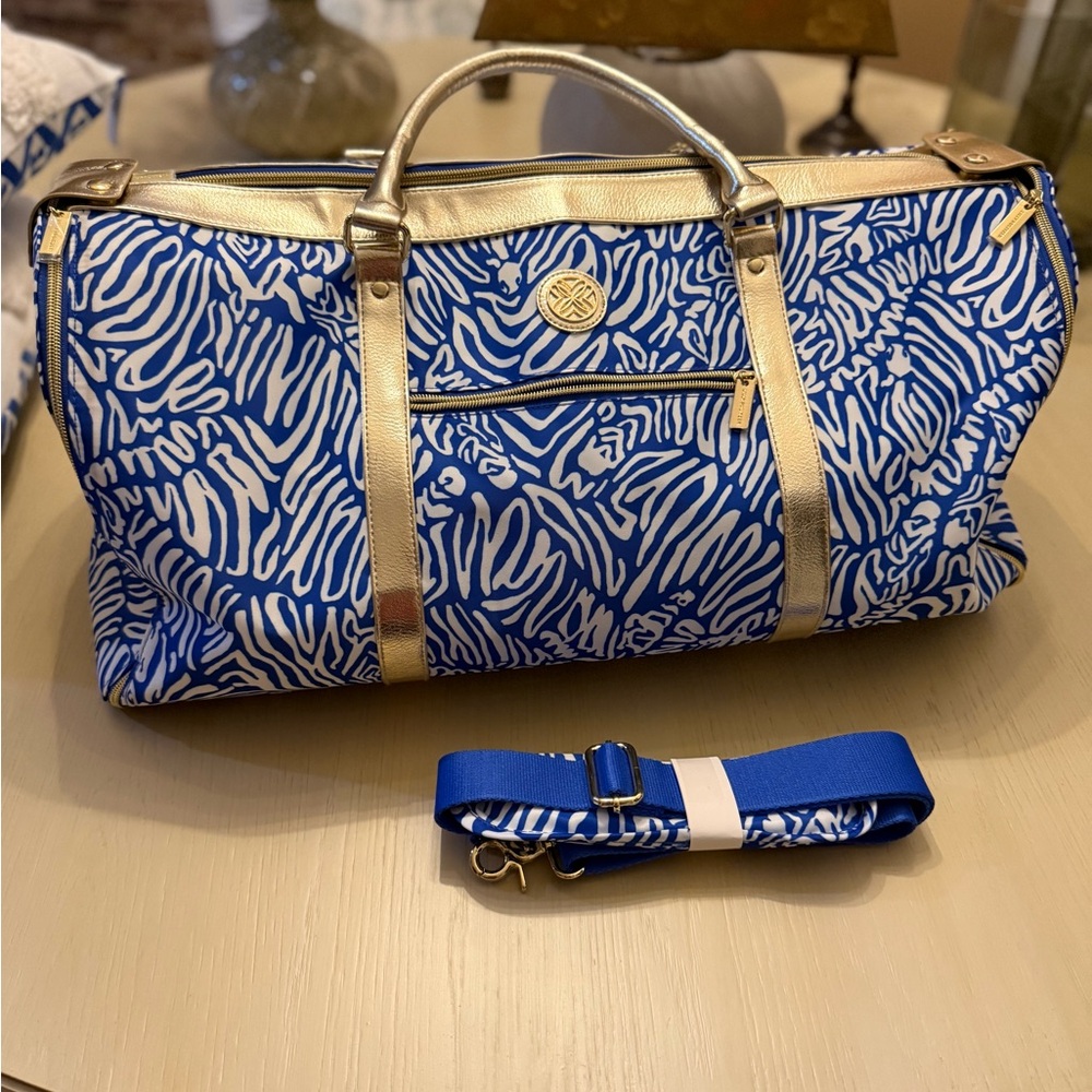 Brand new lily pulitzer Weekender Duffle garment Bag